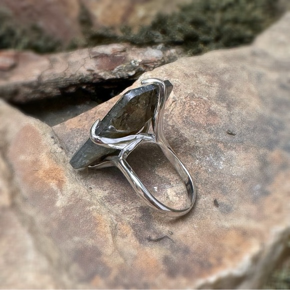 Labradorite ring - Picture 3 of 4
